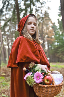 Portrait of girl masquerade as Red Riding Hood - CLPF000044