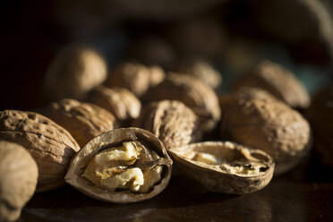 Halved and whole walnuts, close-up - SARF000165