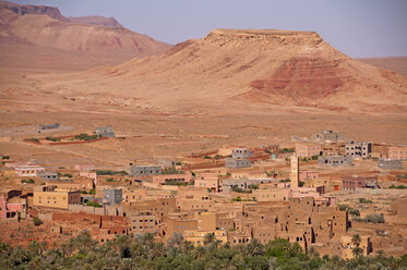 Afrika, Marokko, Souss-Massa-Draa, Tinghir, Blick auf die Oasenstadt Tinghir - WGF000140