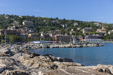 Italien, Ligurien, Santa Margherita Ligure, Felsenküste - AMF001462