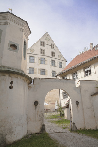 Deutschland, Baden-Württemberg, Achberg, Torbogen von Schloss Achberg, lizenzfreies Stockfoto