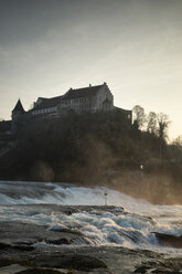 Schweiz, Schaffhausen, Rheinfall mit Schloss Laufen - ELF000722