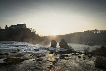 Schweiz, Schaffhausen, Rheinfall mit Schloss Laufen - ELF000721