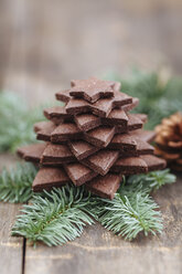 Weihnachtsbaum aus Schokoladen-Zuckerplätzchen - ECF000424