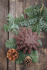 Weihnachtsbaum aus Schokoladen-Zuckerplätzchen - ECF000423