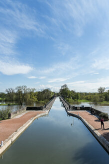 Frankreich, Departement Saone-et-Loire, Digoin, Kanalbrücke, Fluss Loire, Canal lateral a la Loire - LA000452