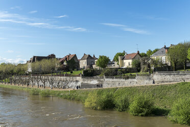 Frankreich, Departement Saone-et-Loire, Digoin, Promenade am Fluss Loire - LA000455