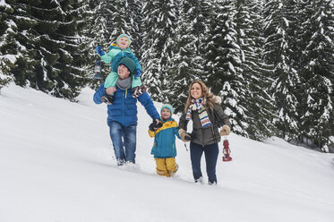 Austria, Salzburg Country, Altenmarkt-Zauchensee, Family walking in snow - HHF004662