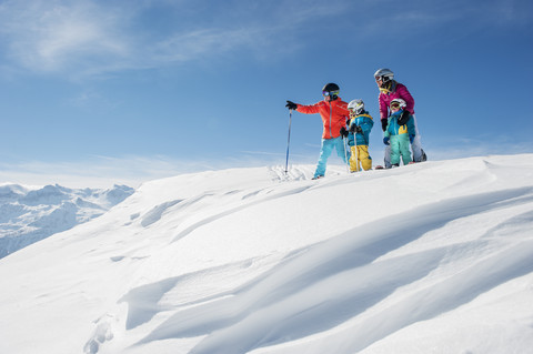 Austria, Salzburg Country, Altenmarkt-Zauchensee, Family skiing in mountains stock photo