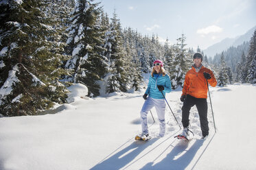 Austria, Salzburg State, Altenmarkt-Zauchensee, Couple snowshoeing in winter landscape - HHF004681