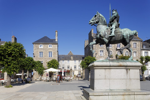 France, Bretagne, Dinan, Statue of Bertrand du Guesclin stock photo