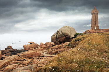 Frankreich, Bretagne, Perros-Guirec, Leuchtturm Mean Ruz - BI000259