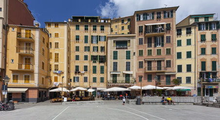 Italien, Ligurien, Camogli, Blick auf die Altstadt - AMF001517