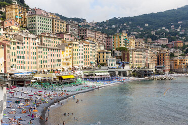 Italien, Ligurien, Camogli, Blick auf den Lido - AM001518