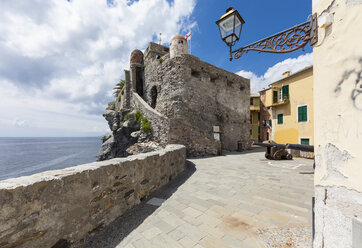 Italy, Liguria, Camogli, Castello della Dragonara - AM001525