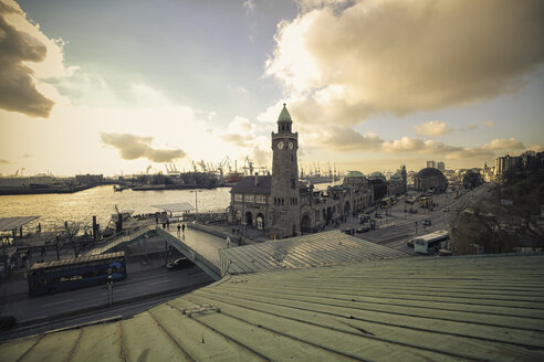 Deutschland, Hamburg, Hamburger Hafen, St. Pauli Anlegestellen an der Elbe - KRP000062