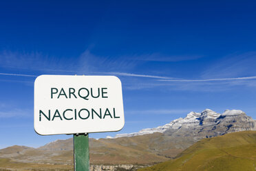 Spain, Aragon, Central Pyrenees, Ordesa y Monte Perdida National Park, Canon de Anisclo, sign, Las Tres Marias in the background - LAF000373