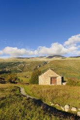 Spain, Aragon, Central Pyrenees, Ordesa y Monte Perdida National Park, stonehouse in Fanlo - LAF000365