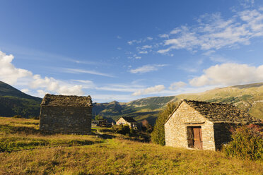 Spain, Aragon, Central Pyrenees, Ordesa y Monte Perdida National Park, stonehouses in Fanlo - LAF000364