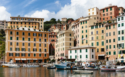 Italy, Liguria, Province of Genoa, Camogli, fishing boats at harbour - AMF001540