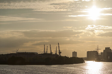 Great Britain, Scotland, Glasgow, River Clyde, dock area, backlit photo - PAF000183