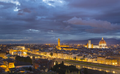 Italy, Tuscany, Florence, view to city with Ponte Vecchio, and Duomo di Firenze at dusk - HSIF000328