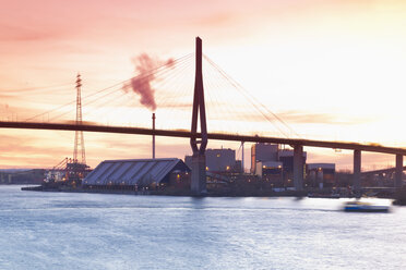 Deutschland, Hamburg, Köhlbrandbrücke über Köhlbrand - MS003172