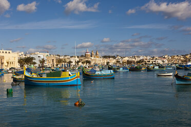 Malta, Marsaxlokk, Fischerboote im Hafen - AMF001569