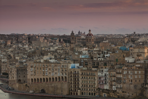 Malta, Senglea, Stadtbild am Abend, lizenzfreies Stockfoto