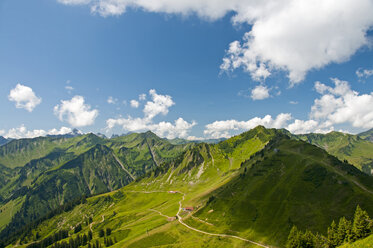 Österreich, Vorarlberg, Kleinwalsertal, Allgäuer Alpen, Panorama, Luechle Alp und Muttelbergkopf - WGF000232