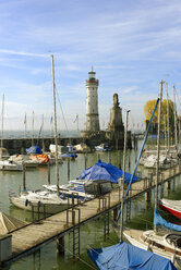 Germany, Bavaria, Swabia, Lake Constance, harbor with lighthouse and Bavarian lion - LB000452