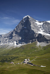 Switzerland, Bernese Oberland, Jungfrau massif with hotel and jungfrau railway - WWF002923