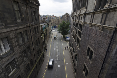 UK, Schottland, Edinburgh, Blick auf eine Straße von oben, lizenzfreies Stockfoto