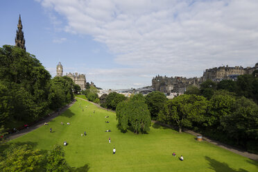 UK, Scotland, Edinburgh, view to public park - PAF000178