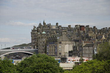 UK, Schottland, Edinburgh, Blick auf Edinburgh Castle - PAF000179