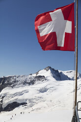 Switzerland, Bernese Oberland, Aletsch Glacier, Moutaineers at Jungfraujoch - WWF002933
