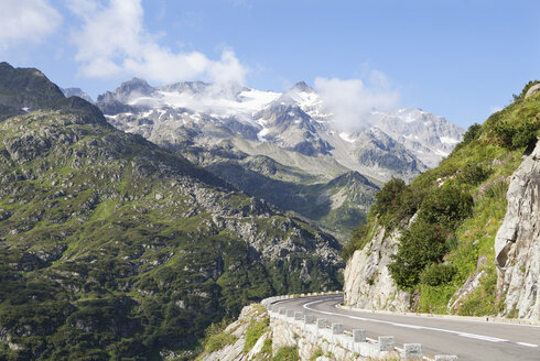 Schweiz, Urner Alpen, Sustenpass, Leere Bergstrasse - WWF002961