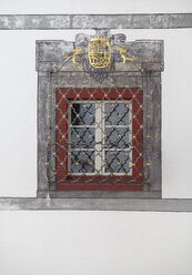 Switzerland, Samedan, Window of historic town house, close up - WWF002995