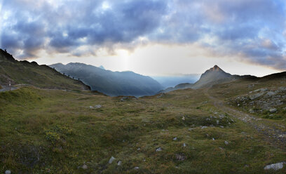 Schweiz, Graubünden, Berninapass, Blick Richtung Poschiavo Tal - WWF002913