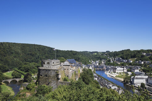 Belgien, Ardennen, Bouillon, Stadtbild mit Schloss Bouillon - GW002465