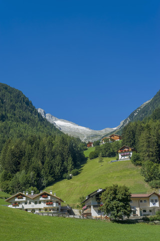 Italien, Trentino-Südtirol, Südtirol, Bozen, Ahrntal, Traditionshäuser, lizenzfreies Stockfoto