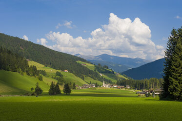 Italien, Trentino-Südtirol, Südtirol, Landschaft von Bozen - MJF000458