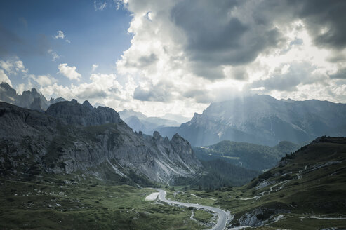 Italien, Provinz Belluno, Venetien, Auronzo di Cadore, Bergstraße bei den Drei Zinnen von Lavaredo - MJF000462