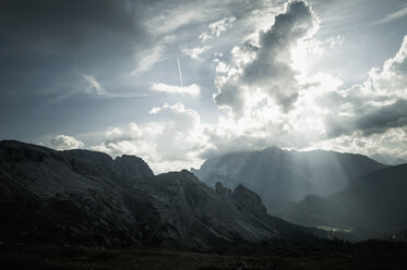 Italy, Province of Belluno, Veneto, Auronzo di Cadore, Tre Cime di Lavaredo, cloudscapes - MJ000489