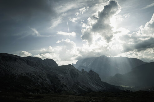 Italien, Provinz Belluno, Venetien, Auronzo di Cadore, Drei Zinnen, Wolkenlandschaften - MJ000489