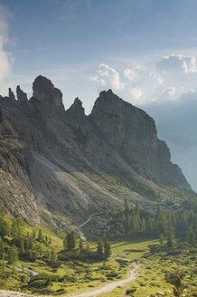 Italien, Blick auf die Dolomiten - MJF000493