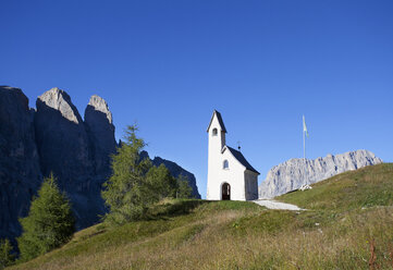 Italien, Südtirol, Grödnerjoch, Kapelle auf der Passhöhe - WWF003078