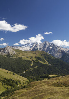 Italien, Südtirol, Blick vom Sellajoch zur Marmolada - WW003089
