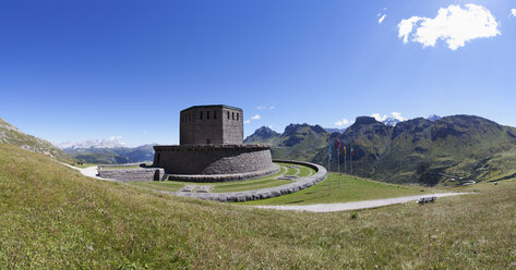 Italy, Trentino, Belluno, Soldier cemetery at Pordoi Pass - WWF003099