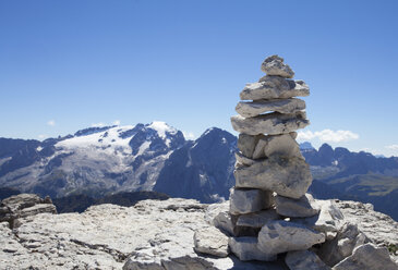 Italy, Trentino, Belluno, Cairn at Pordoi Pass - WWF003051